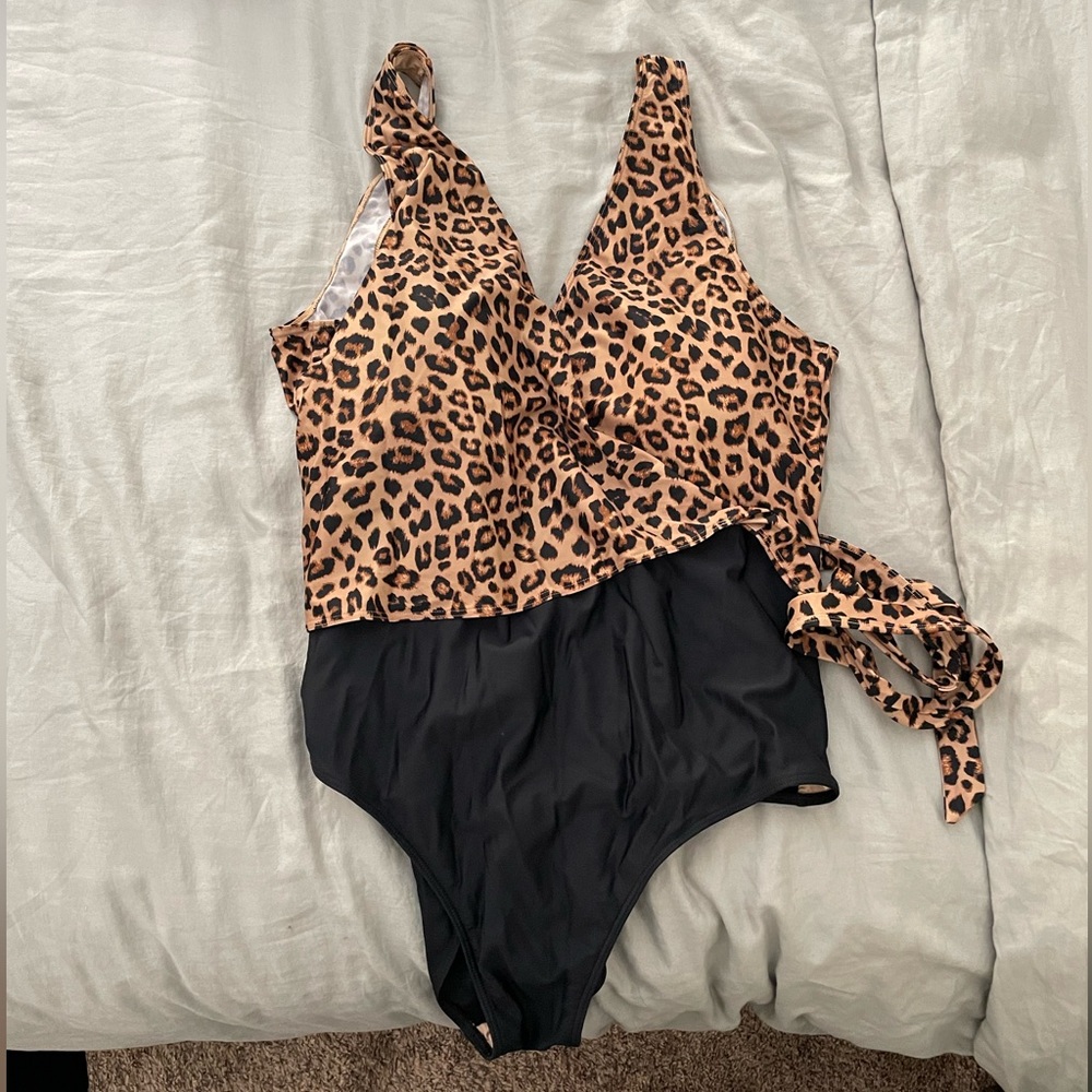 SummerSalt suit size 22